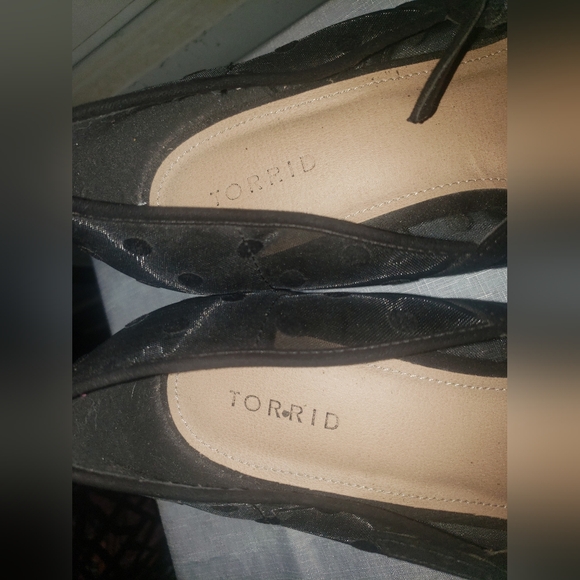 Size 12 wide Torrid Polka Dot mesh mini Wedge black sandals shoes - Picture 7 of 8